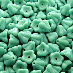 30ks České skleněné mačkané korálky zvonečky 6x8mm zelený tyrkys