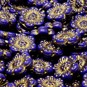 8ks České skleněné mačkané korálky kytičky ploché 14mm sytá královská modrá/ zlatý zátěr